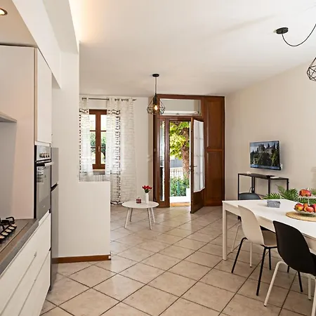 Townhouse 71 - Regarda Travel Сasa de vacaciones Bardolino
