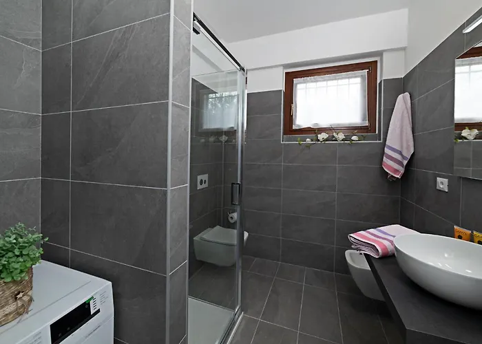 Townhouse 71 - Regarda Travel Бардолино