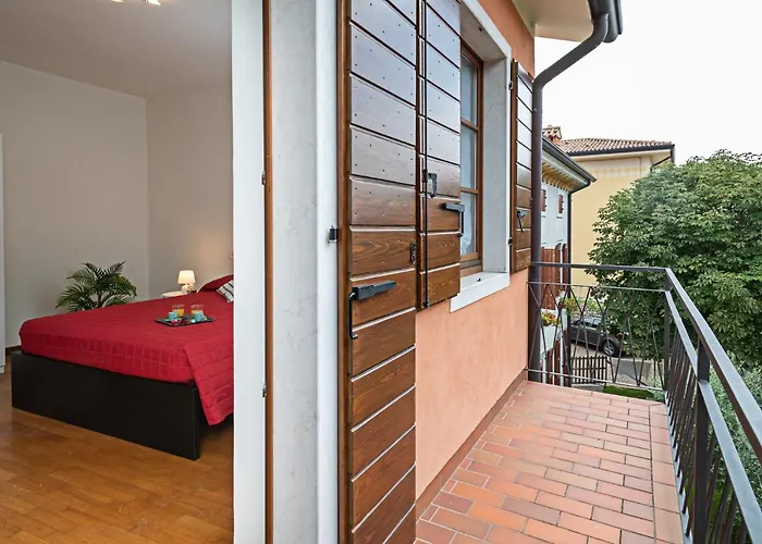 Townhouse 71 - Regarda Travel Дом отдыха Бардолино